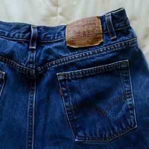 Vintage Levi’s 550 dark wash jeans